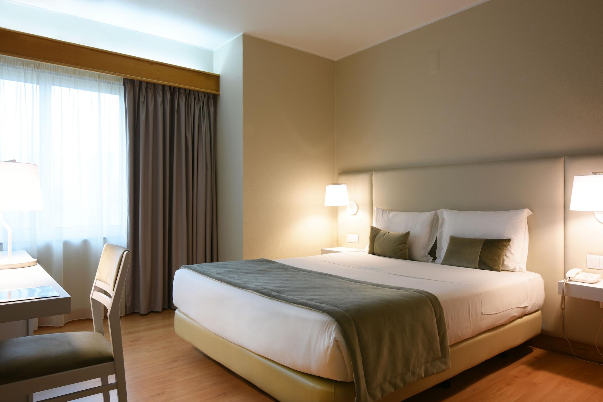 Exe Wellington Hotel Фигейра да Фош Екстериор снимка