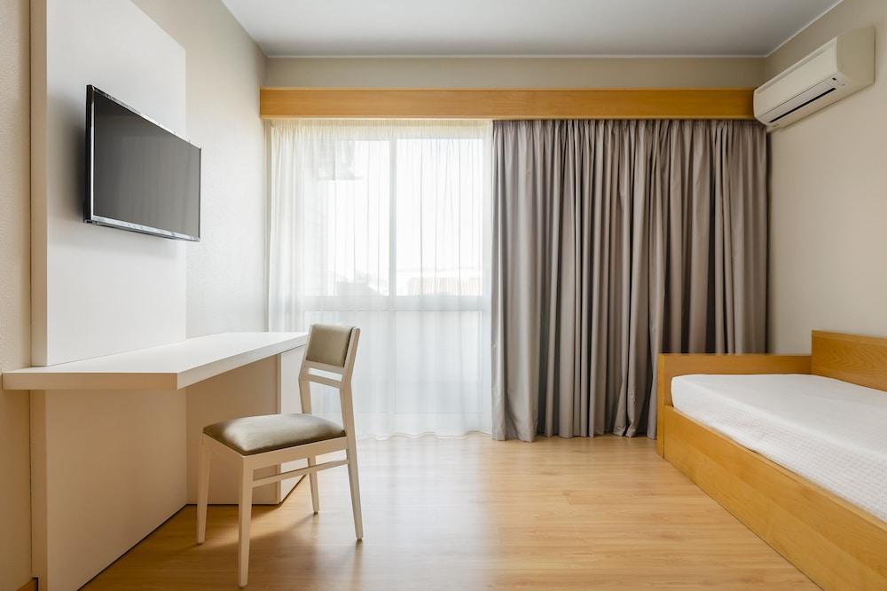 Exe Wellington Hotel Фигейра да Фош Екстериор снимка