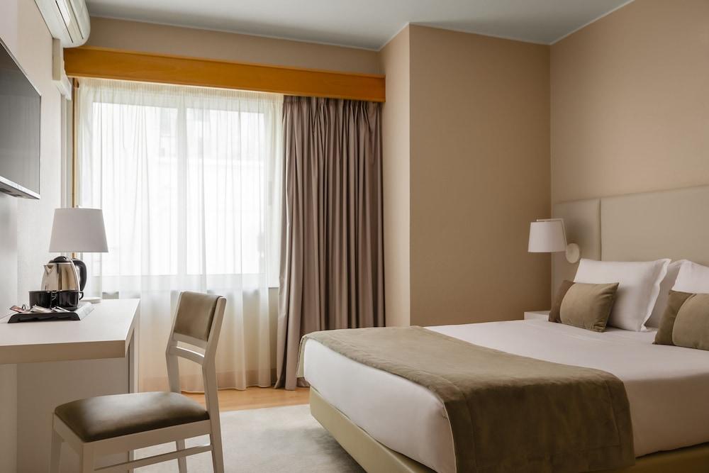 Exe Wellington Hotel Фигейра да Фош Екстериор снимка