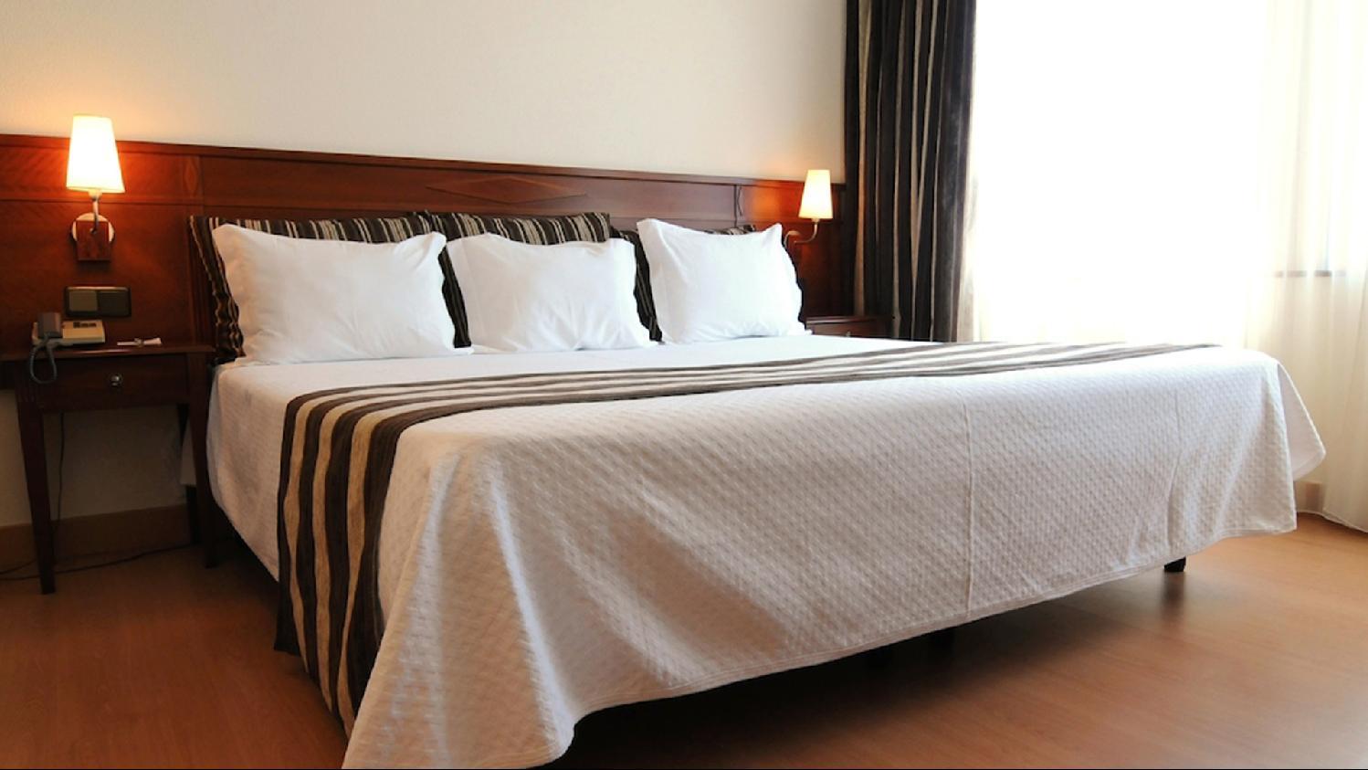 Exe Wellington Hotel Фигейра да Фош Екстериор снимка